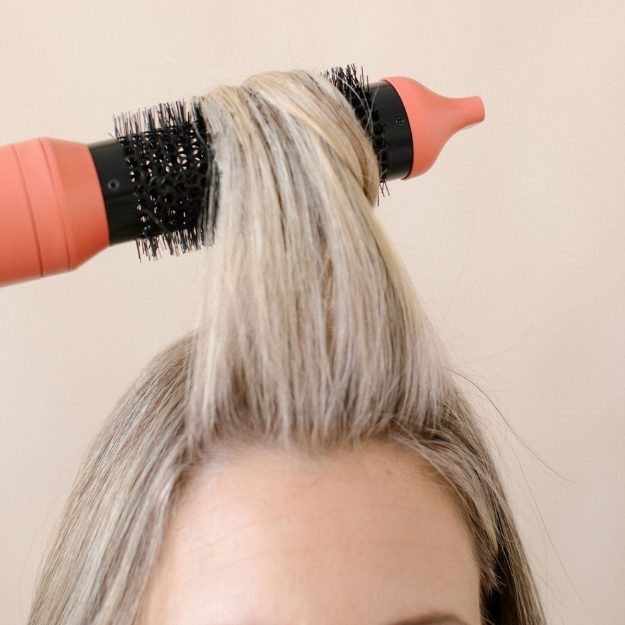 ¿Qué es el frizz y cómo combatirlo? Guía para lucir una melena sana y sin encrespamiento - Masderm Cosmética